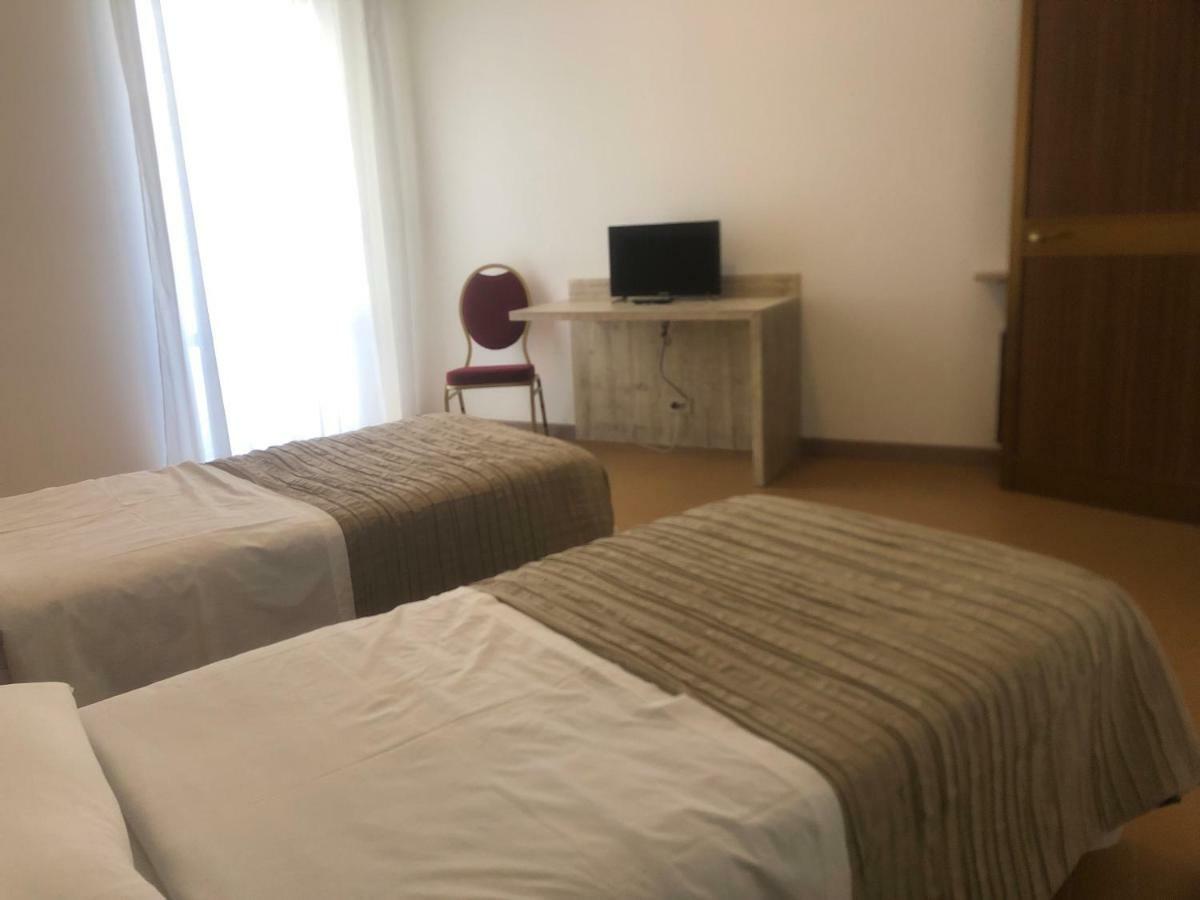 Albergo Ristorante Casabianca San Vito al Torre Exteriör bild